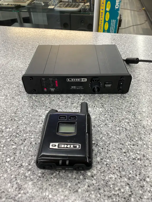 Line 6 XD-V55 Digital Wireless System in Performance & DJ Equipment in City of Toronto - Image 2