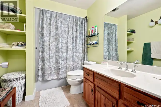 4 Pine STREET Katepwa Beach, Saskatchewan in Houses for Sale in Regina - Image 18