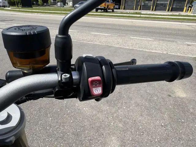 2015 BMW F800R in Sport Bikes in Kitchener / Waterloo - Image 23