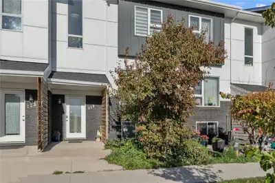 4L//Winnipeg/Ss now.Offers as received.Open House Sat -Sun ,12pm to 2pm (Oct 18 & 19).Welcome to thi...