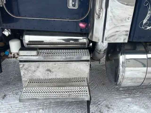 2003 PETERBILT 379 in Heavy Trucks in Ottawa - Image 10