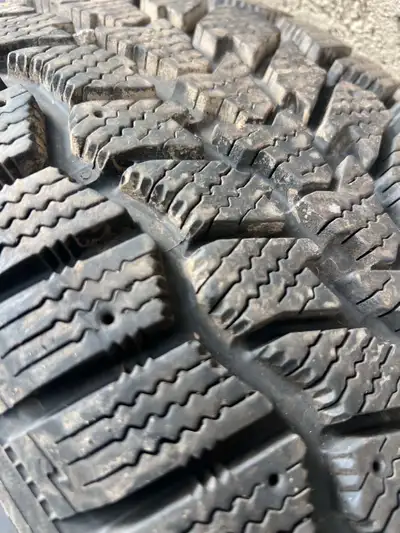 New take off 10/32nds tread 225/50/17 32/23 Dot Leave name number along with location.