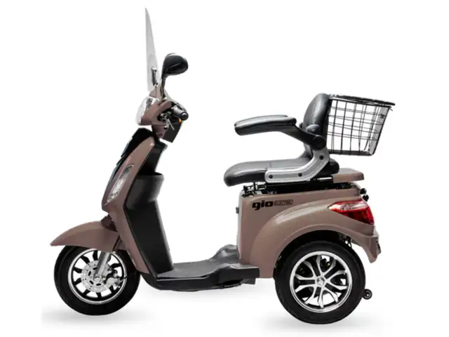 2026 Gio REGAL PR MOBILITY SCOOTER in Street, Cruisers & Choppers in Calgary - Image 4
