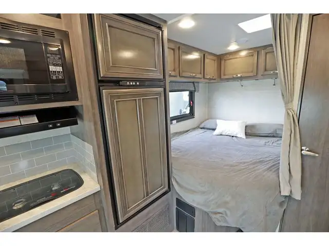 2024 Jayco Redhawk SE redhawk 22A 1 extension Classe C 24 pieds in RVs & Motorhomes in Laval / North Shore - Image 13