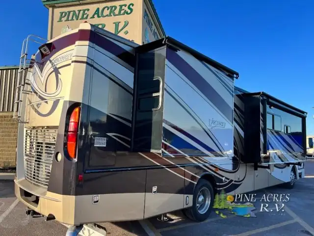 2013 Fleetwood RV Discovery 40X Diesel 057,684 Miles in RVs & Motorhomes in Moncton - Image 5