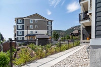 Broadstreet's Lindgren Manor offers 1, 2, and 3 bedroom pet friendly apartments for rent in northeas... (image 2)