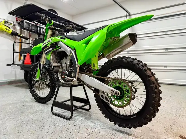 2022 KAWASAKI KX250 - RACING GREEN!  in Dirt Bikes & Motocross in Saskatoon - Image 7