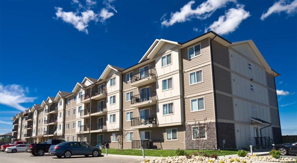 Pet-Friendly Three Bedroom 1.5 Bath Townhome with In-suite Laund 2