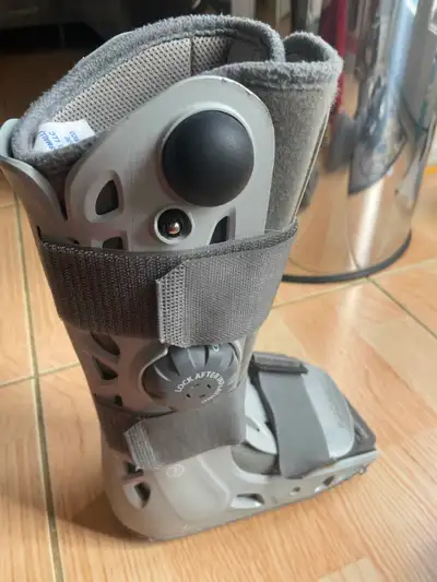 Aircast AirSelect Elite Walking Boot - XS Size, View more