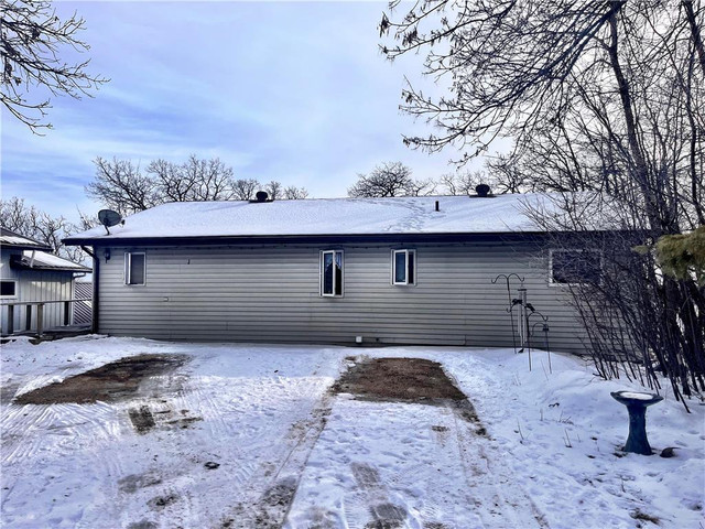 1031 Franklin-Hasselfield Road Lake Metigoshe, Manitoba in Houses for Sale in Brandon - Image 3