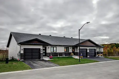 With over 1850sq.ft of finished living space featuring 2+1 Beds & 2 full baths, one 1/2 bath. This h...