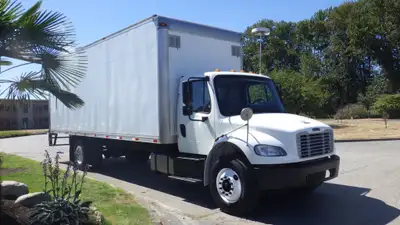2015 Freightliner M2 106 28 Foot Cube Van Diesel 6.7L Cummins Air Brakes Wheelbase: 23' Box Length:...