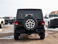 Welcome to Barrie Dodge Chrysler Jeep. TRANSMISSION: 8-SPEED TORQUEFLITE AUTO -inc: 4-Wheel Anti-Loc... (image 6)