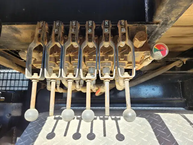 2013 WESTERN STAR 6900XD in Heavy Trucks in Saskatoon - Image 57