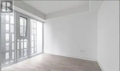 Beautiful And Modern One Bedroom Condo Located In Heart Of Downtown Toronto. Less Than One Minute Wa...