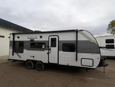 2026 Highland Ridge Open Range 21QB – Lightweight Couples Trailer! Check out this sharp 2026 Highlan...
