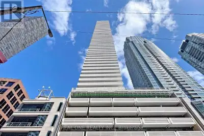 Luxury Condo In The Top Area Of Midtown Toronto - Yonge & Eglinton, Bright & Spacious 2 Bdrms & 2 Fu...