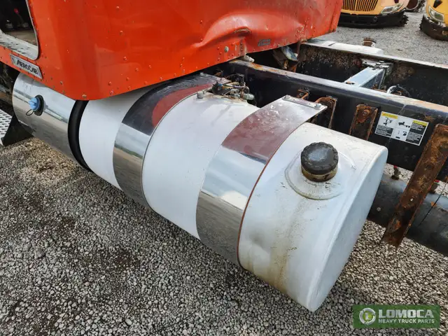 2016 Kenworth T800 Fuel Tank - Stock Number: KW-0793-28 in Heavy Equipment Parts & Accessories in Hamilton - Image 2