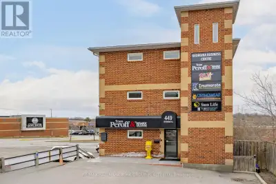 Professionally renovated Office Space for Rent in High Traffic Commercial Plaza with Excellent Stree...