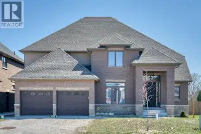 LOCATION! LOCATION! LOCATION! SOUTH WINDSOR 4YR NEW, EXECUTIVE 2-STY RAUTI HOME IN A CONVENIENT LOCA...