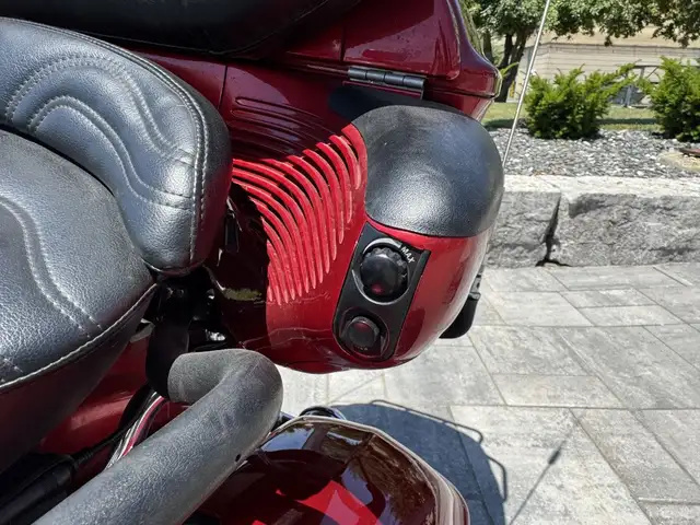 2009 Yamaha Royal Star Venture in Street, Cruisers & Choppers in Kitchener / Waterloo - Image 26