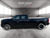 NAVIGATION SYSTEM, ADAPTIVE CRUISE CONTROL, HEATED FRONT SEATS, HEATED REAR SEATS, HEATED STEERING W... (image 5)