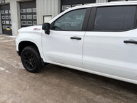 2024 Silverado LT Trail Boss, boasting only 24,031 kms and unmatched off-road capability straight fr... (image 8)