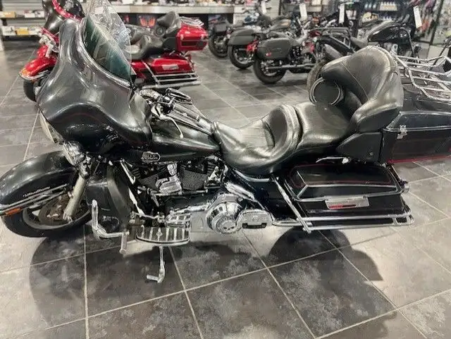 2008 Harley-Davidson Electra Glide Ultra Classic in Street, Cruisers & Choppers in Sudbury - Image 4