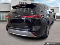 Sunroof, Leather Seats, Navigation, Power Liftgate, Cooled Seats! With a host of premium features, y... (image 4)