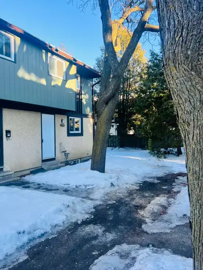 Charming 3 Bedrooms Townhouse For Rent