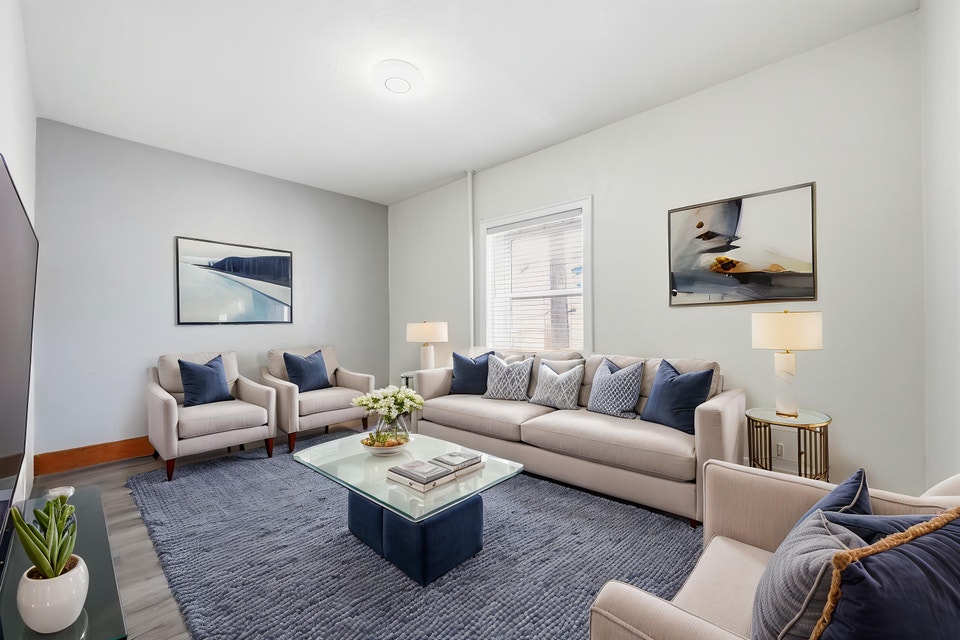 558 SHERBROOK - 1 BR - Available NOW! 2