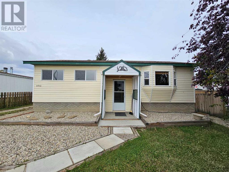 9712 104 Avenue Clairmont, Alberta Houses for Sale Grande Prairie