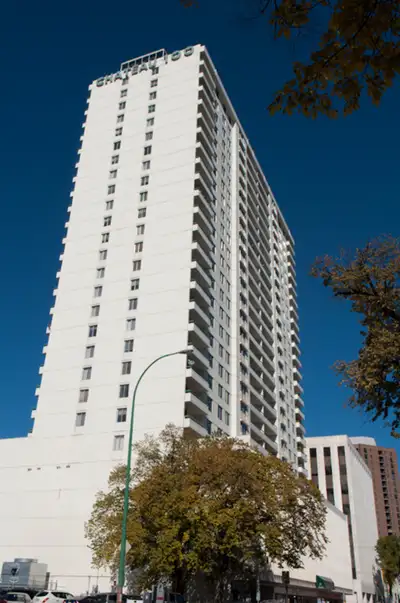 Rent includes heat, water and hydro. Located in the heart of Downtown with easy access to Bell MTS C...