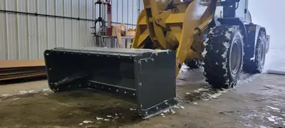 Brand New 5’ Snow Pusher – Skid Steer Quick Attach – Heavy Duty – Made in Canada For sale is a brand...