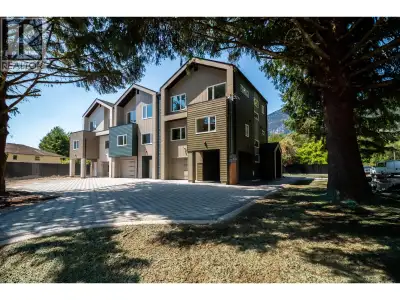 This three-story townhouse boasts 4 spacious bedrooms, 4 bathrooms and modern kitchen. Enjoy the sea...