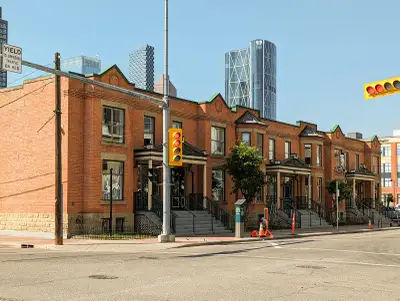 Great location for this type of business in the newly vibrant Cultural Entertainment District. Separ...