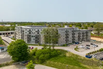 Modern 1-Bed + Den in Prime Princess St. Location – $2,595