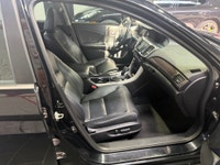 All vehicles come with a full vehicle History Report, ask to see it! 2017 honda accord touring featu... (image 9)