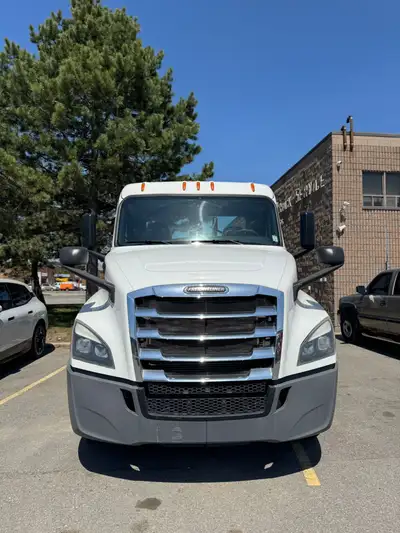 2020 freightliner day-cab Detroit DD15 engine, with a Detroit DT12 automatic transmission,180 wheelb...