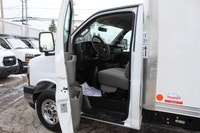 2025 GMC Savana CAMION NEUF / DÉMO / 6.6 LITRES / 242 KM / 2025 GMC SAVANA 3500 CUBE 14 PIEDS ROUE S... (image 9)