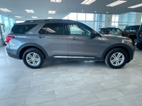 The 2022 Ford Explorer XLT is a versatile and well-equipped midsize SUV designed to handle both dail... (image 4)