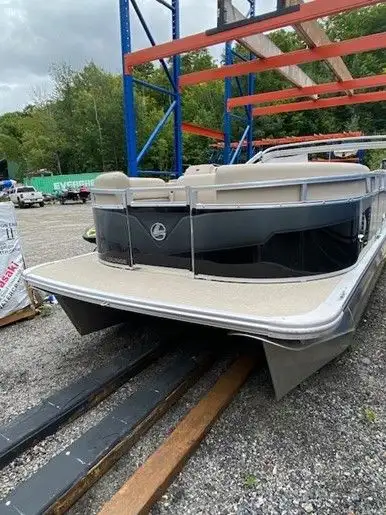 2023 Legend Q-Series LE 21' Lounge, View more