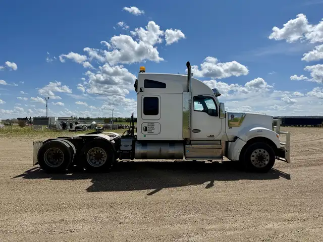 2021 KENWORTH W990 in Heavy Trucks in Saskatoon - Image 5