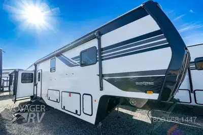 Located in Winfield, BC Call or Text 250-766-4607 Voyager RV Centre 1-800-668-1447 Peace of Mind Pac...