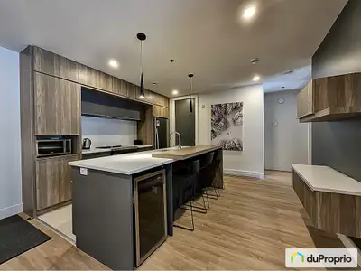 Un condo complet (972 pieds carrés) pour le prix d'une chambre d'hôtel. Vendu complètement meublé, i...