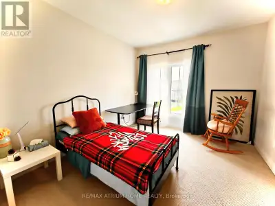2 BEDROOMS - 29 DENNIS REED COURT Aurora (Aurora Highlands), Ont