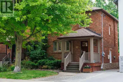 Beautiful on Belsize! This Davisville gem on coveted Belsize Drive is a tastefully updated 3-bedroom...