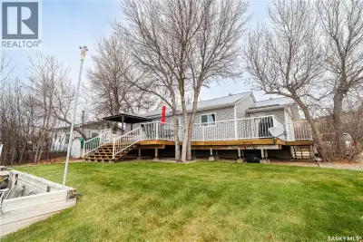Welcome to 132 Whitetail Deer Road, located on a stunning lakefront property at Crooked Lake. With 1...