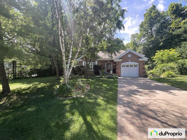 $739,000 - Bungalow for sale in St-Lazare — photo 1