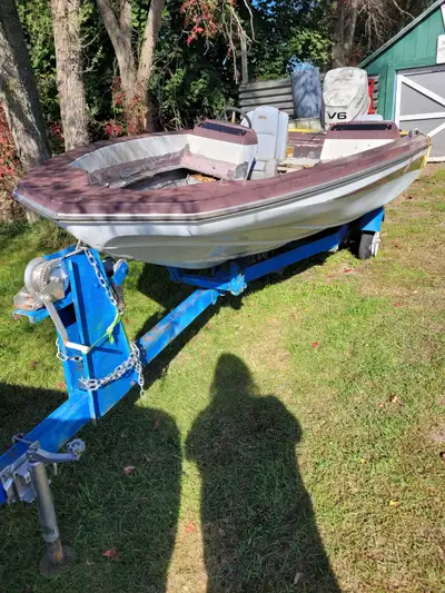 16 FT SKEETER FISHING BOAT , SIMULAR TO A BASS FISHING BOAT , HAS TWO LIVEWELLS , SIDE CONSEL WITH G...
